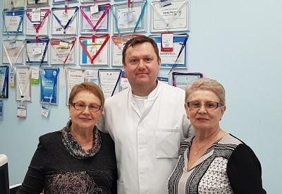 Хирург флеболог Семенов А.Ю. с благодарными пациентами