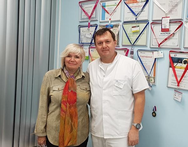 Хирург флеболог Семенов Артем Юрьевич с пациенткой Концевой Т.Д. после курса лечения