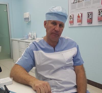 Хирург-флеболог Александр Кирдяшев после тяжелого трудового дня в клинике "ЦСФ"