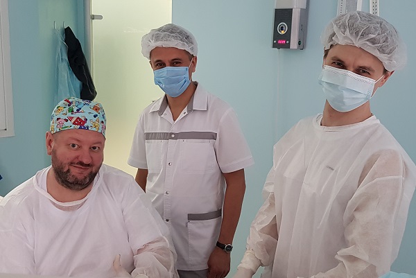 Мирсадиков Р.Р. во время операции в центре флебологии "ЦСФ"