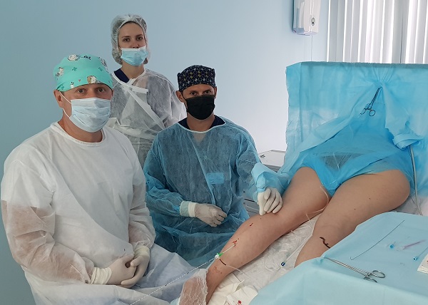 Флебологи Семенов А.Ю. и Могунова Е.А. во время лазерной операции в "Центре Современной Флебологии"