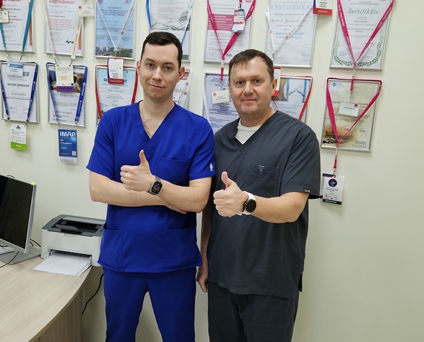 Сердечно-сосудистый хирург Петров К.Ю. из Москвы с Семеновым А.Ю. после мастер-класса