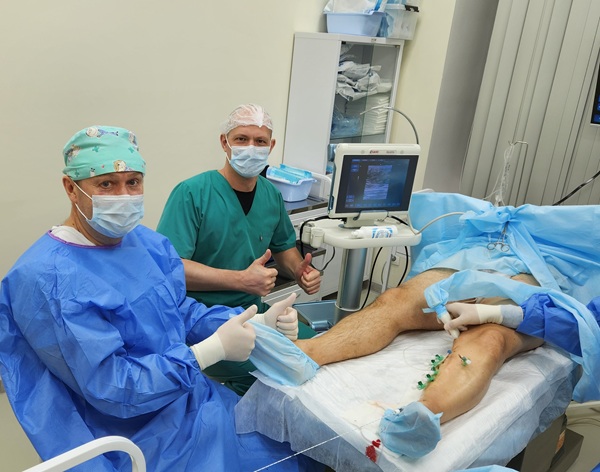 Хирург-флеболог Александренков Николай Владимирович в операционной на мастер-классе