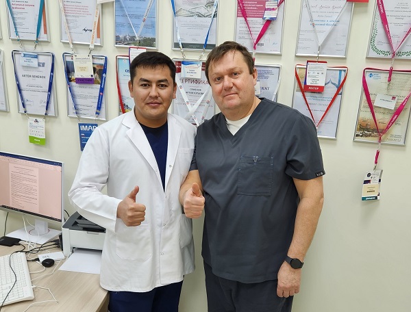 Хирург флеболог Жоробаев А.Ш. из города Ош (Кыргызстан) с Семеновым А.Ю. после мастер-класса