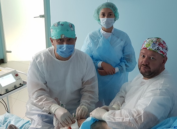 Флебологи Семенов А.Ю. и Ларченкова О.В. во время лазерной операции в "Центре Современной Флебологии"