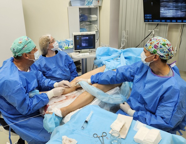 Хирург-флеболог Байбакова Татьяна Игоревна в операционной «ЦСФ» на мастер-классе