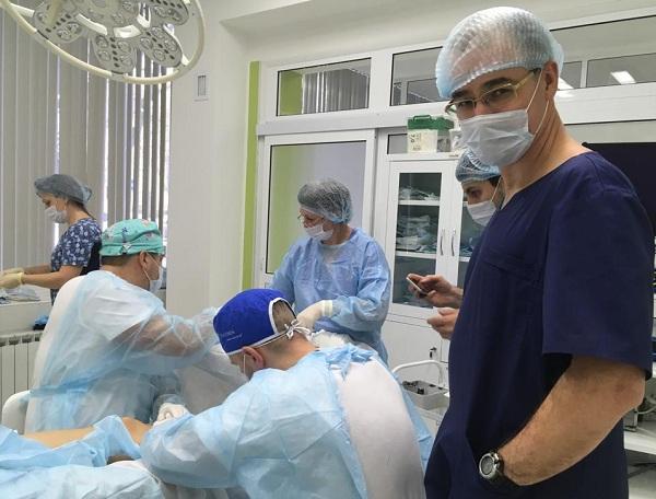 Хирург-флеболог Прутенский А.А. на лазерной операции вен в «ЦСФ»