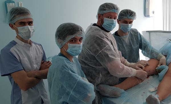 В операционной «Центра Современной Флебологии» хирурги-флебологи из Уфы